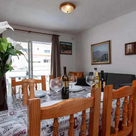 Floritas 19 - Two Bed Playa de las Americas (Tenerife)